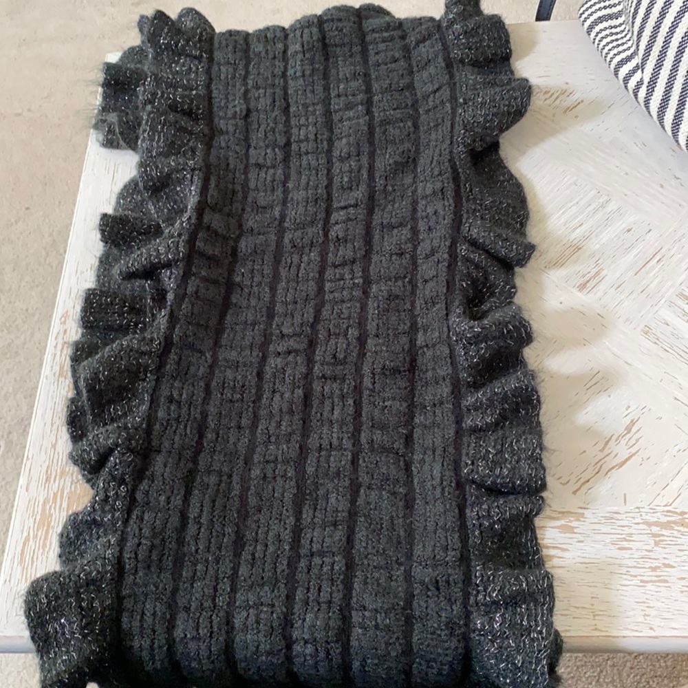 NWT Infinity Loop Scarf - Picture 1 of 3
